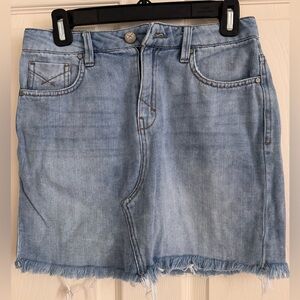 Stylish Light Blue Frayed Denim Mini Skirt